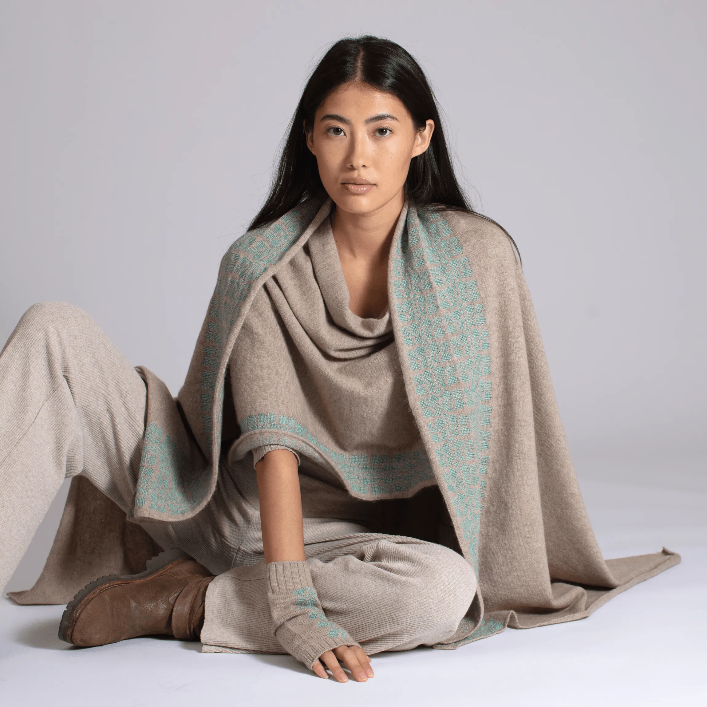 BEIGE CASHMERE SHAWL