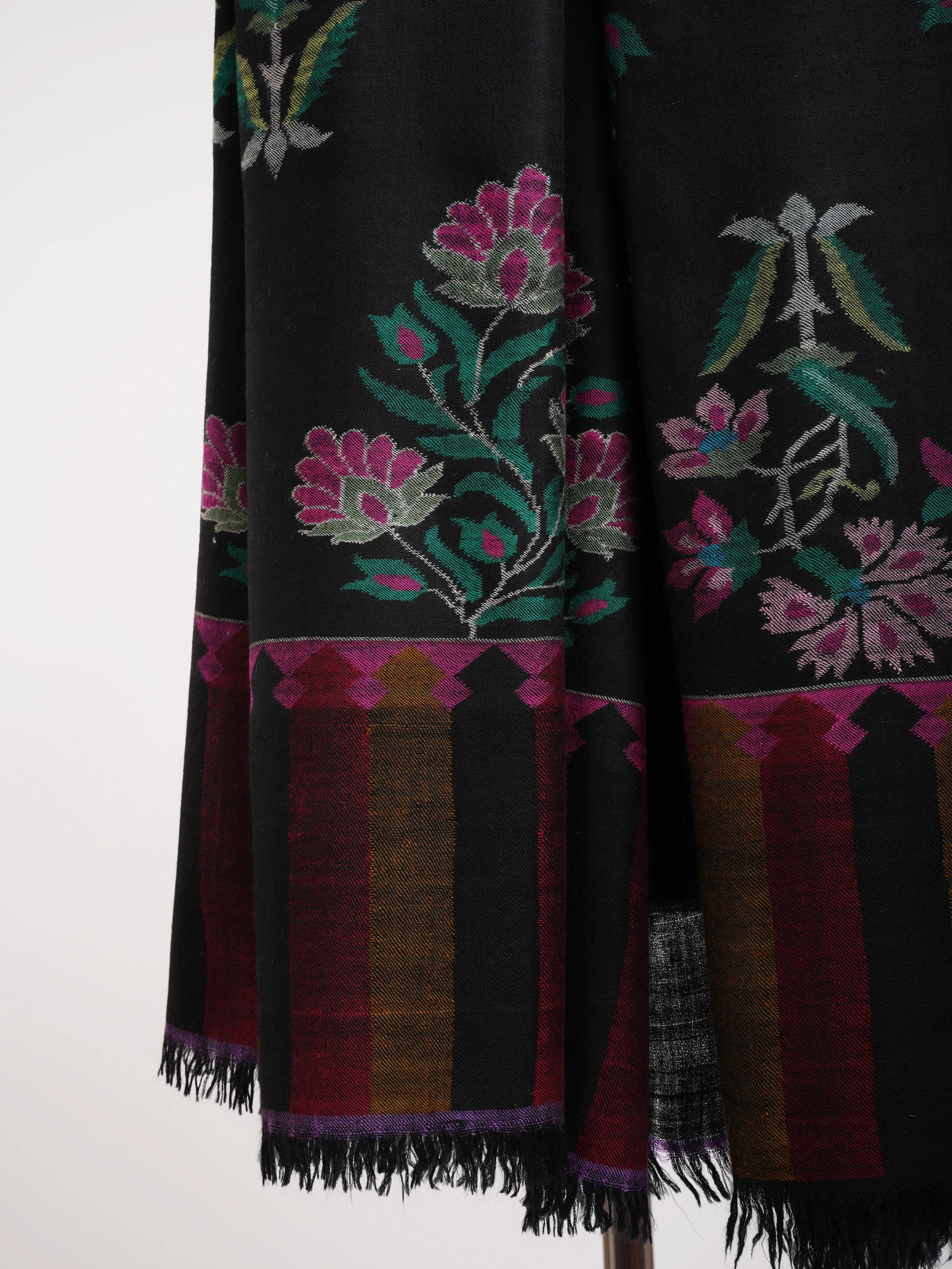 Black Mughal Motif Kani Handwoven Pashmina Shawl