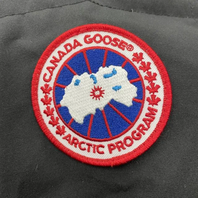 CANADA GOOSE Mackenzie Parka Heritage マッケンジーパーカ ヘリテージ 定価220000円 ダウンコート ブラック レディース カナダグース【中古】4-1120A▲