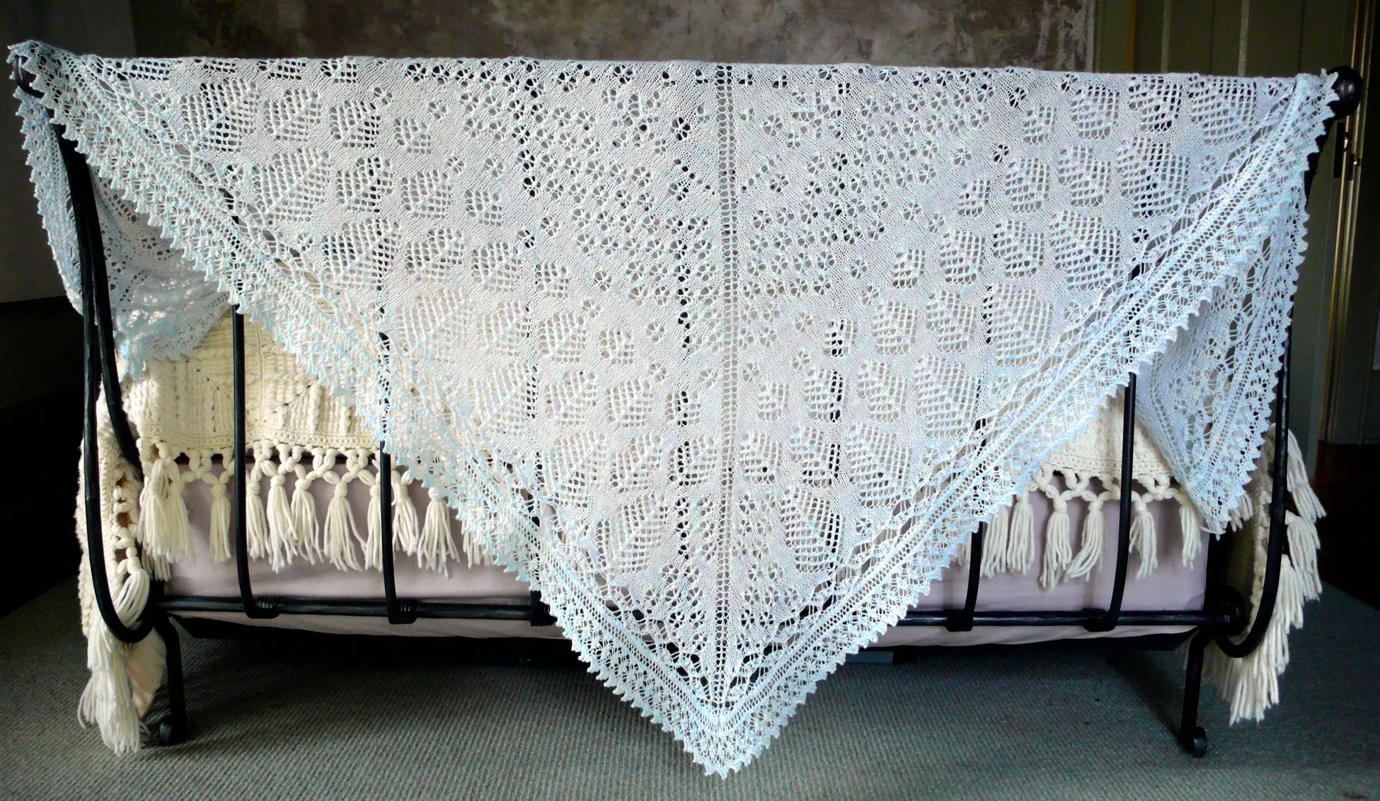 Snowflakes in Cedarwoods Lace Shawl <br/><small>knitting pattern</small>